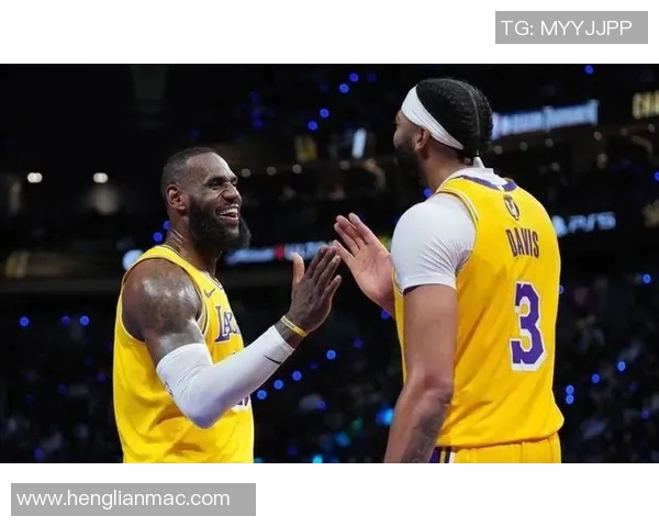 2012年湖人与雷霆第二场激战回顾球星对决与战术博弈的精彩瞬间 2012年湖人与雷霆第二场激战回顾球星对决与战术博弈的精彩瞬间