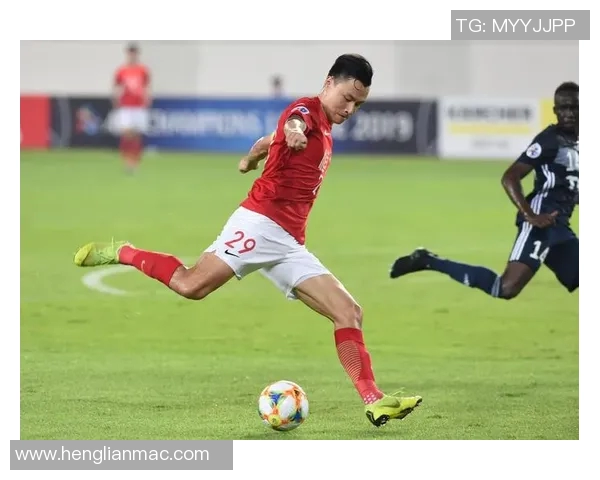 广州恒大对阵墨尔本胜利球迷热议比赛表现与裁判判罚 广州恒大对阵墨尔本胜利球迷热议比赛表现与裁判判罚