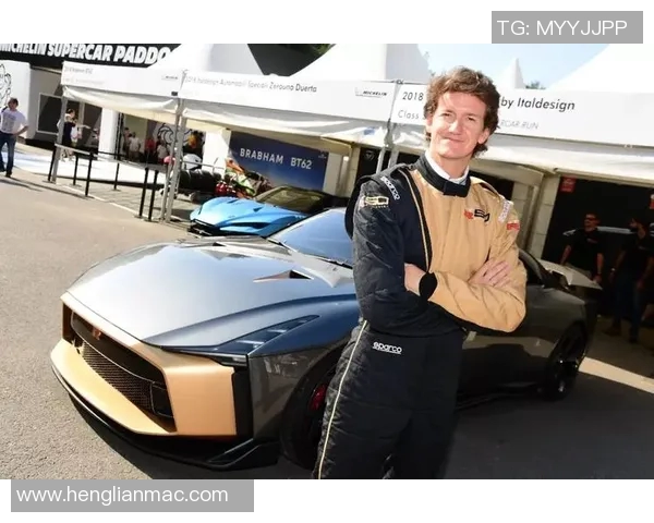 全球瞩目国际游泳赛事精彩纷呈，游泳健将展现极限速度与力量的巅峰对决